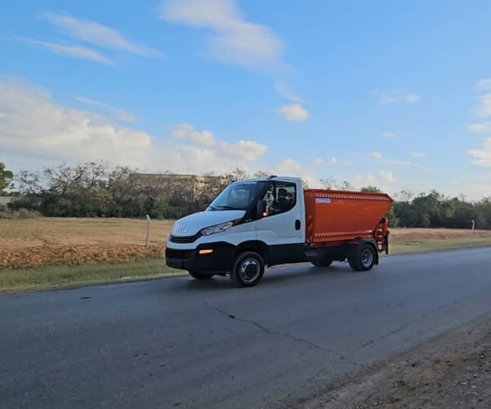 شاحنة قلاب مينو دنبر