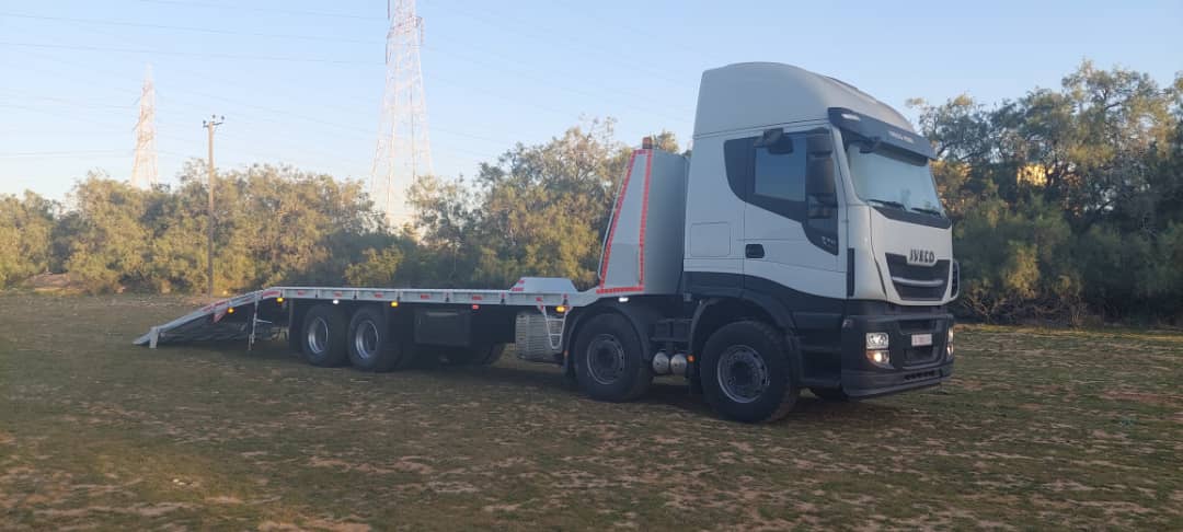 ساحبة ناقلة اليات