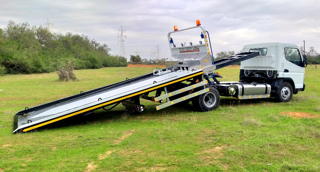 ساحبة هيدروليكية لنقل السيارات - الصورة 1